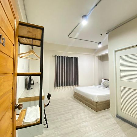 ซับรูมโฮเทล Subroom Hotel Surat Thani Exteriör bild