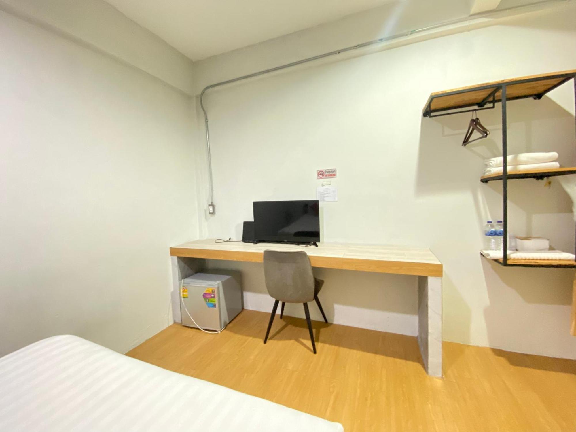 ซับรูมโฮเทล Subroom Hotel Surat Thani Exteriör bild